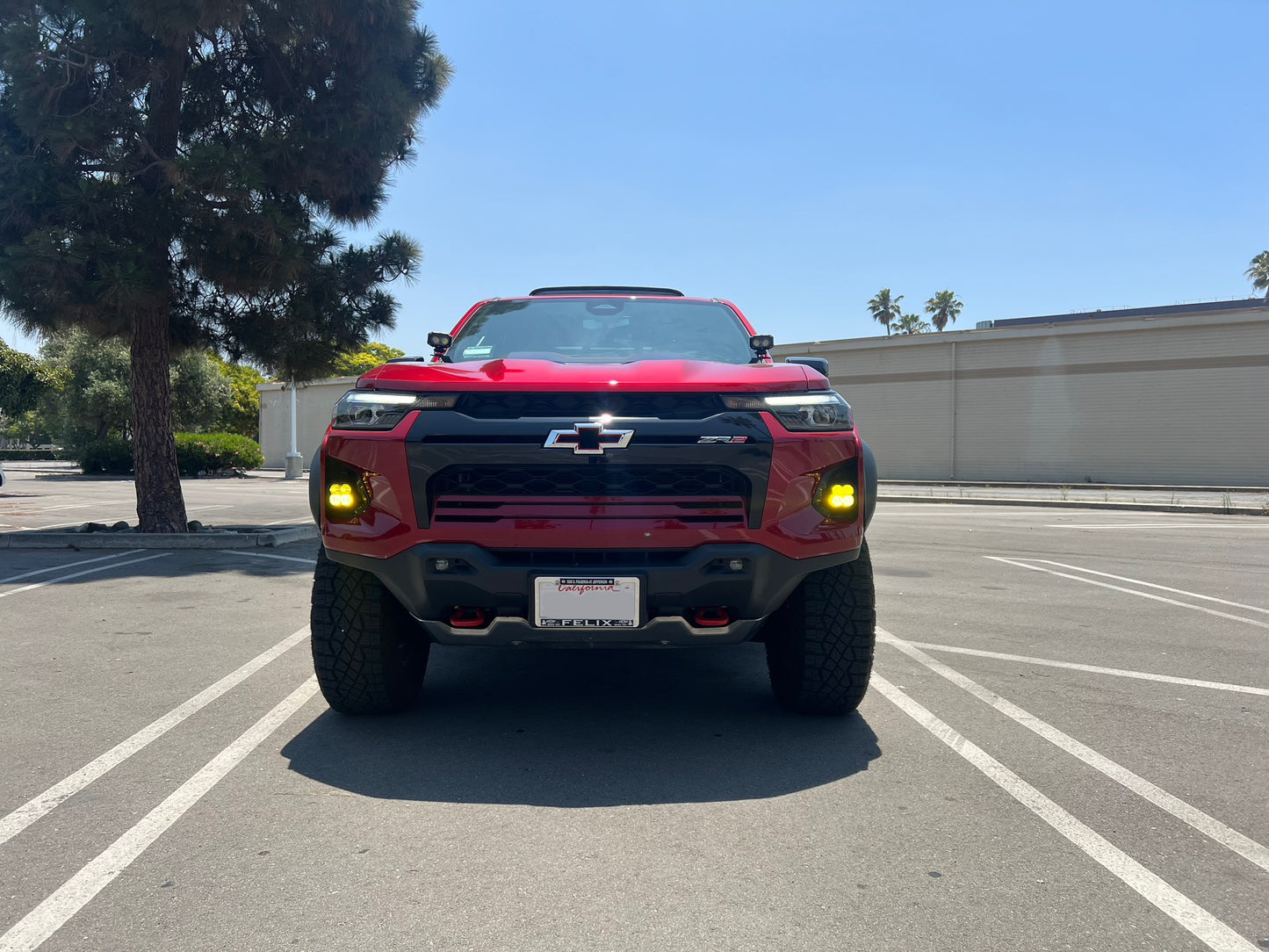 +2023 Colorado ZR2 Foglight conversion (Matte Black) + Diode Dynamics SS3 SAE Sport LED Pod